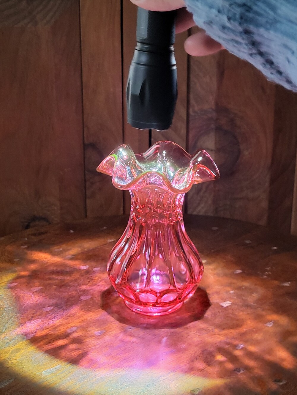 Fenton Ruffled Glass Vase - Picture 11 of 16